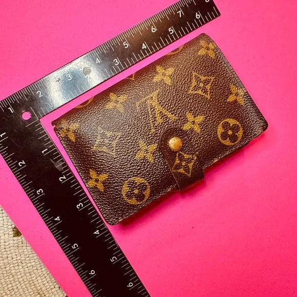 Louis Vuitton the Kisslock Brown Monograms Wallet - Picture 10 of 13